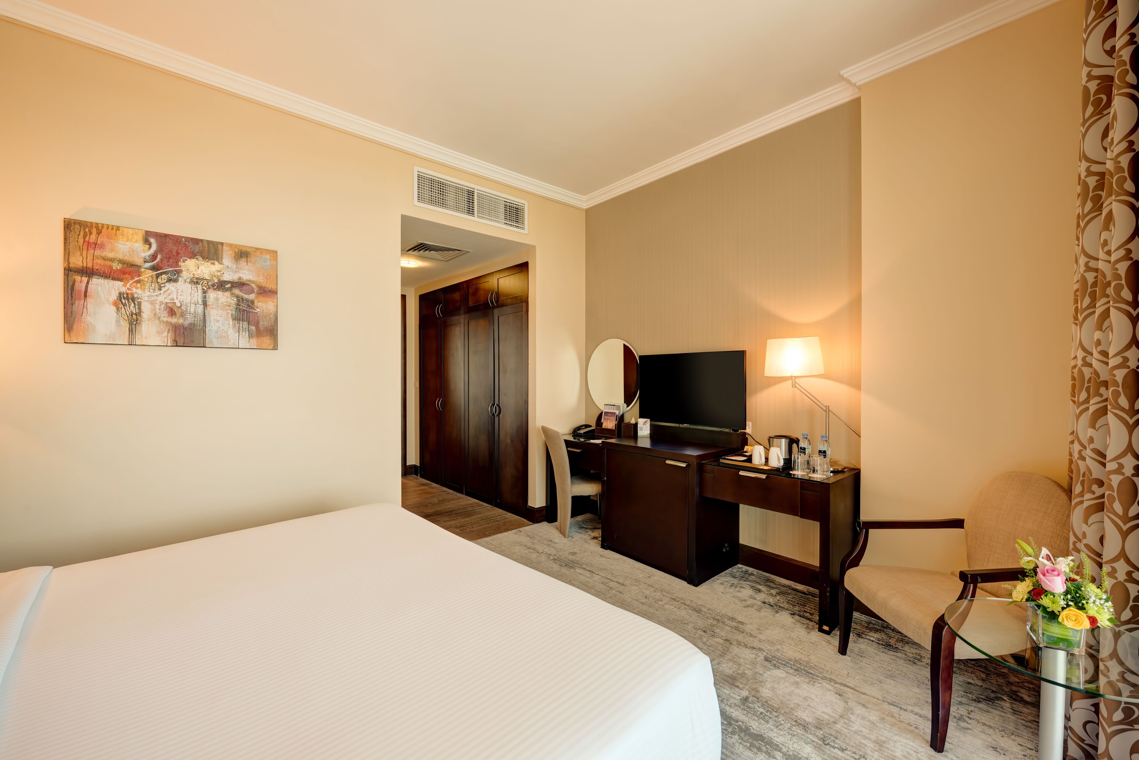 Executive-suite - flere senge - byudsigt | Allergivenligt sengetøj, minibar, pengeskab på værelset, skrivebord