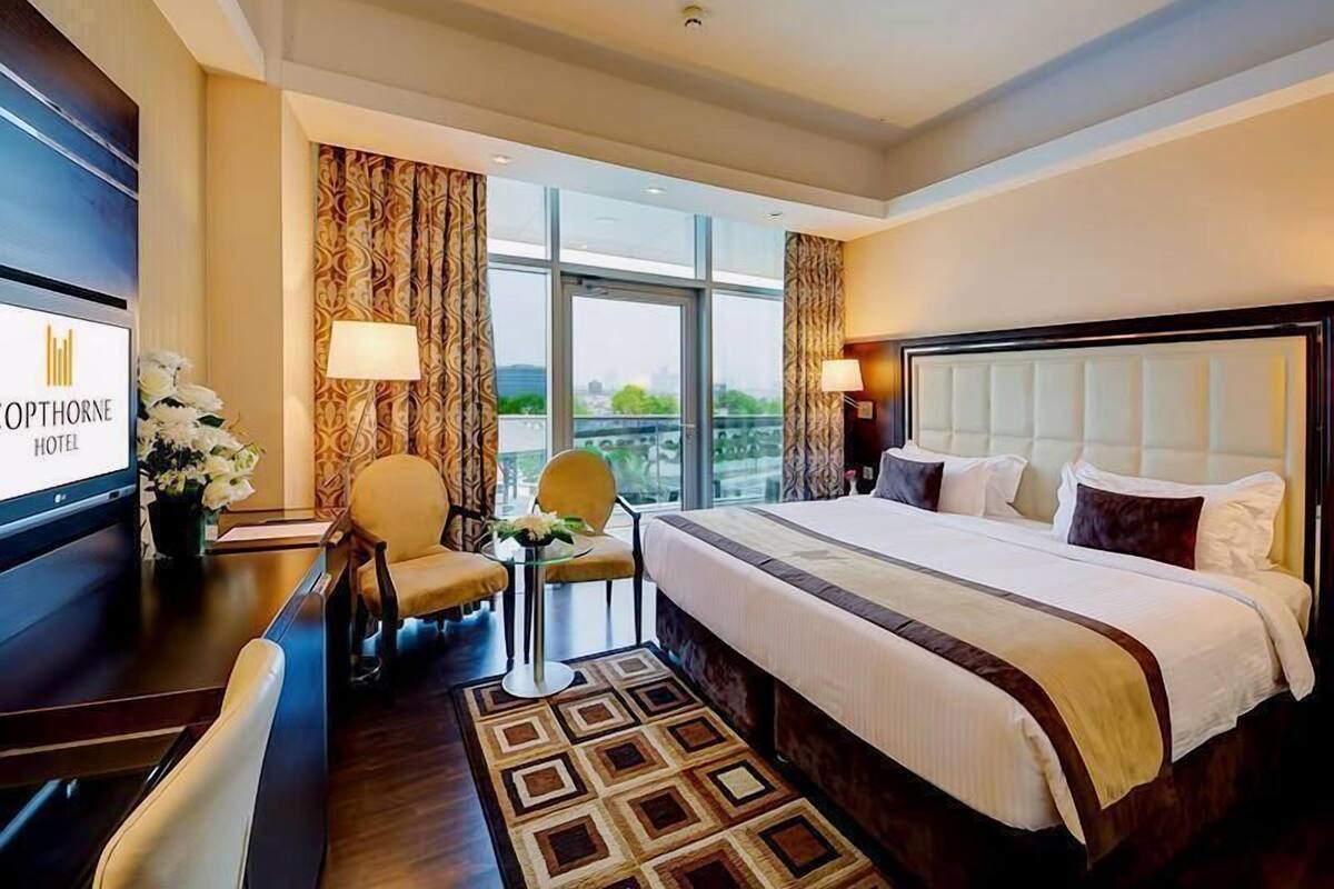 Hypo-allergenic bedding, minibar, in-room safe, desk