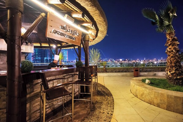 Der serveres morgenmad, frokost, aftensmad og internationale retter 