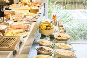 Free daily buffet breakfast