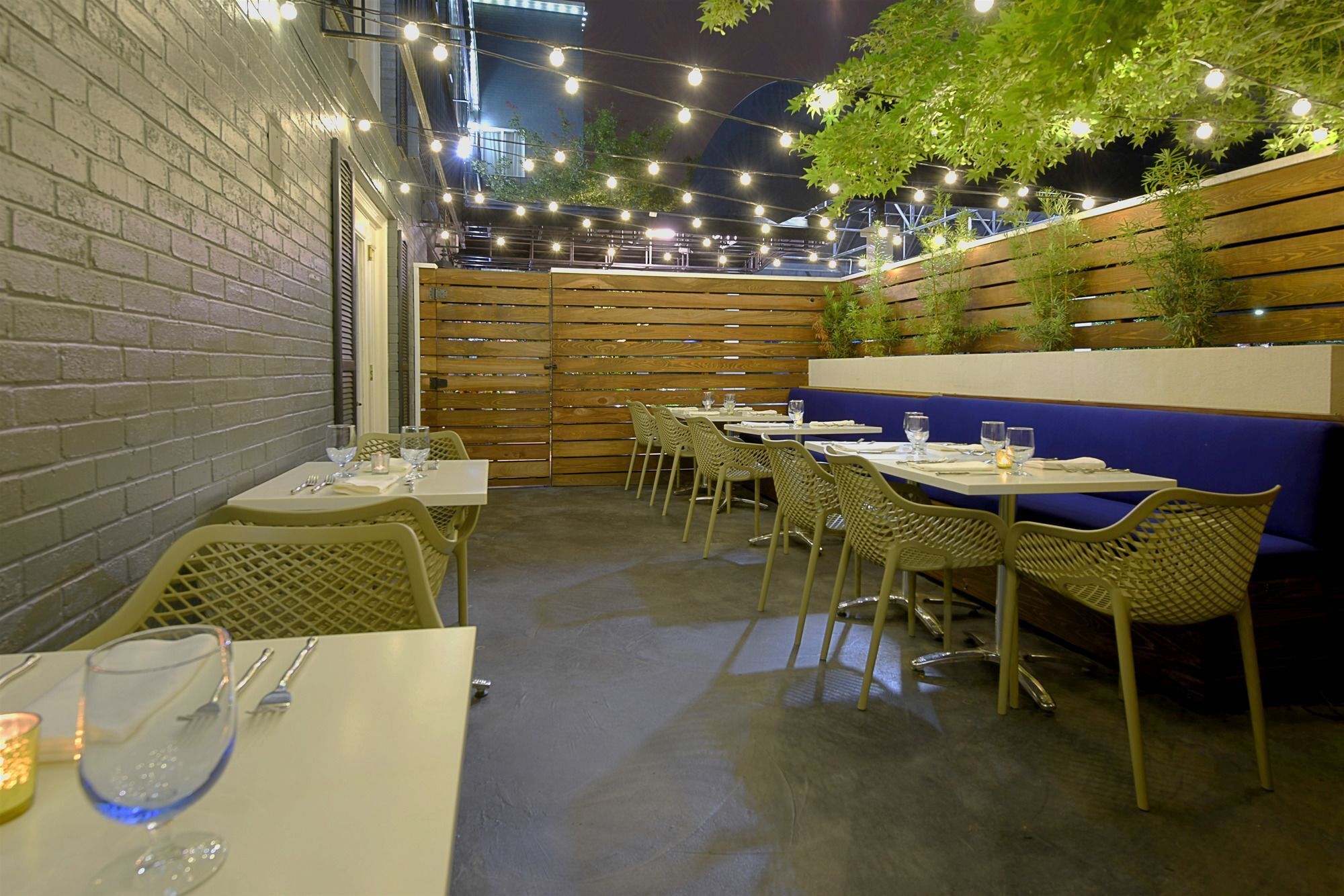 Breakfast, lunch and dinner served