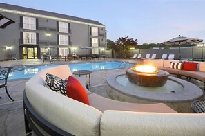 실내 수영장, 야외 수영장