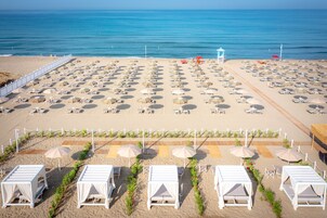 Private beach nearby, free beach cabanas, sun loungers, beach umbrellas
