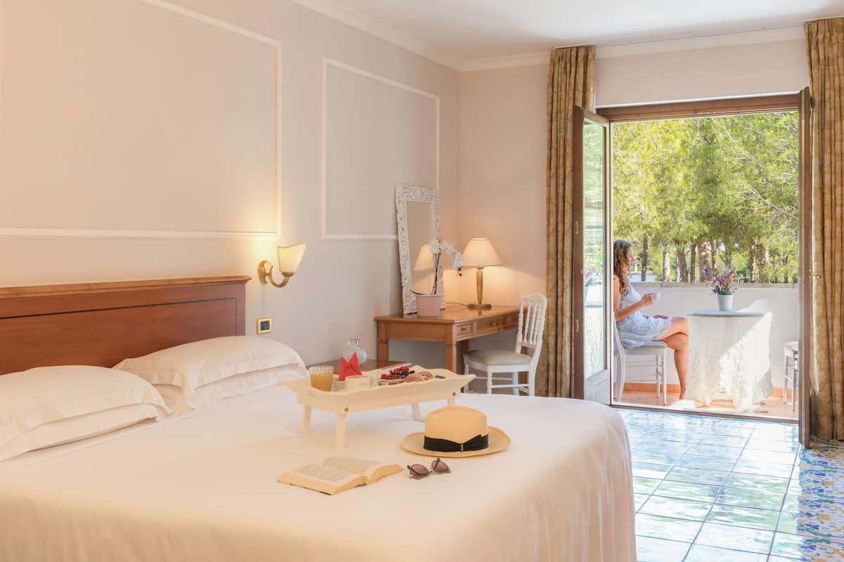 superior room | 1 bedroom, minibar, in-room safe, individually decorated