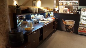 Desayuno estilo bufé