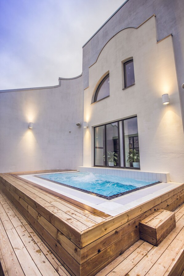 Bain à remous extérieur