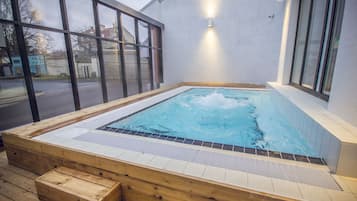 Bañera de hidromasaje interior