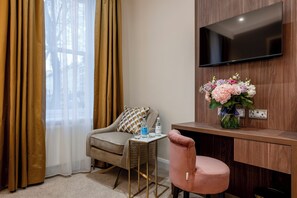 In-room dining - Grand Concerto Hotel (London)