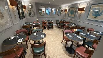 Komplet morgenmad hver dag (15 GBP pr. person)