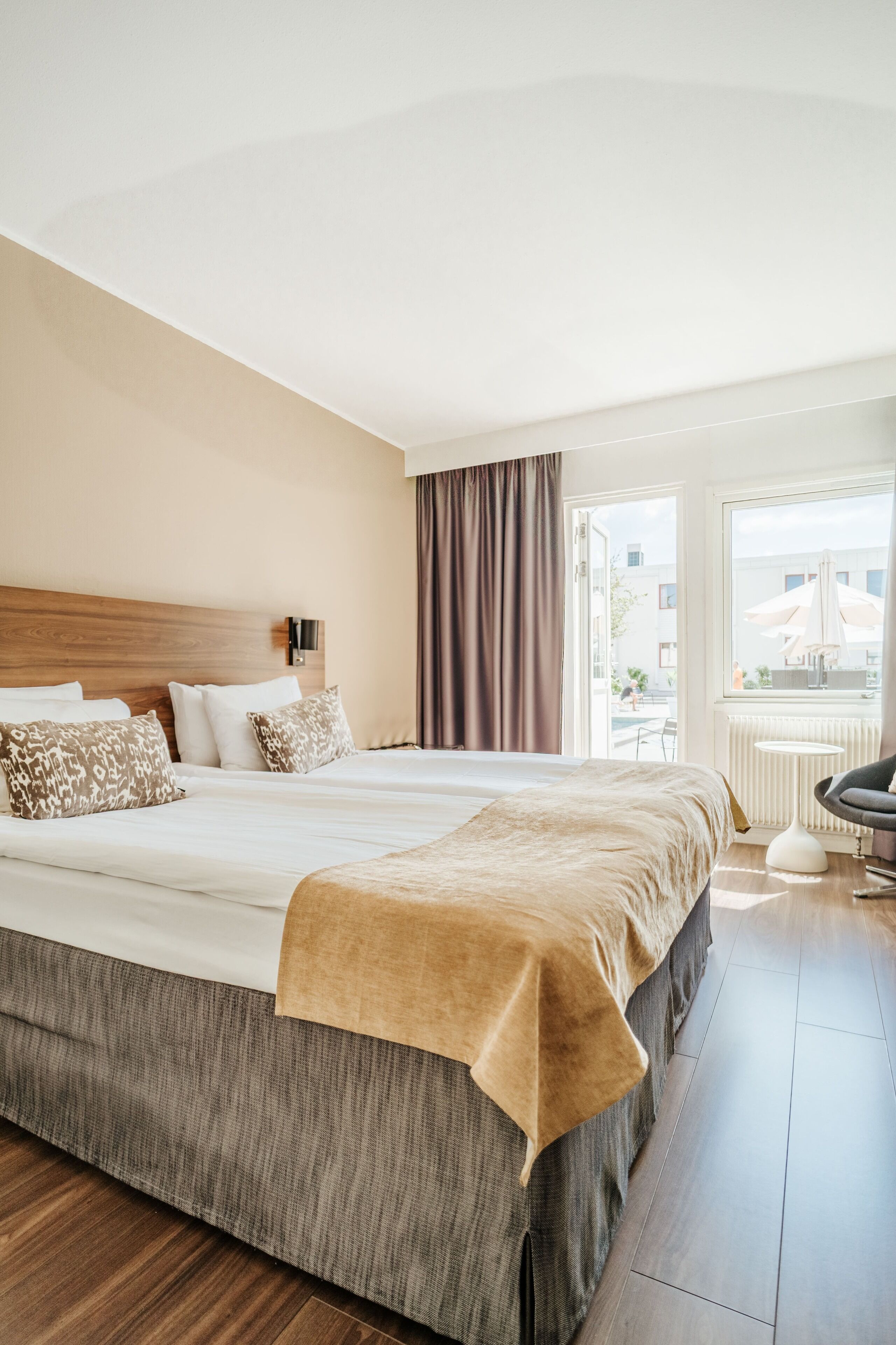 Double Room with Pool View | Schreibtisch, kostenloses WLAN