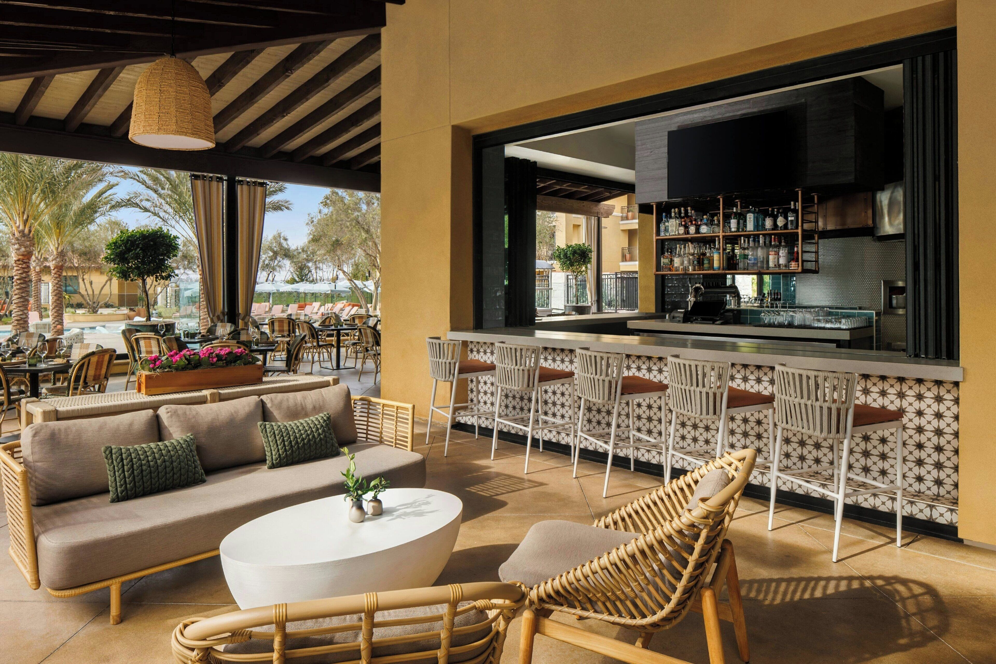 2 Bars/Lounges, Poolbar