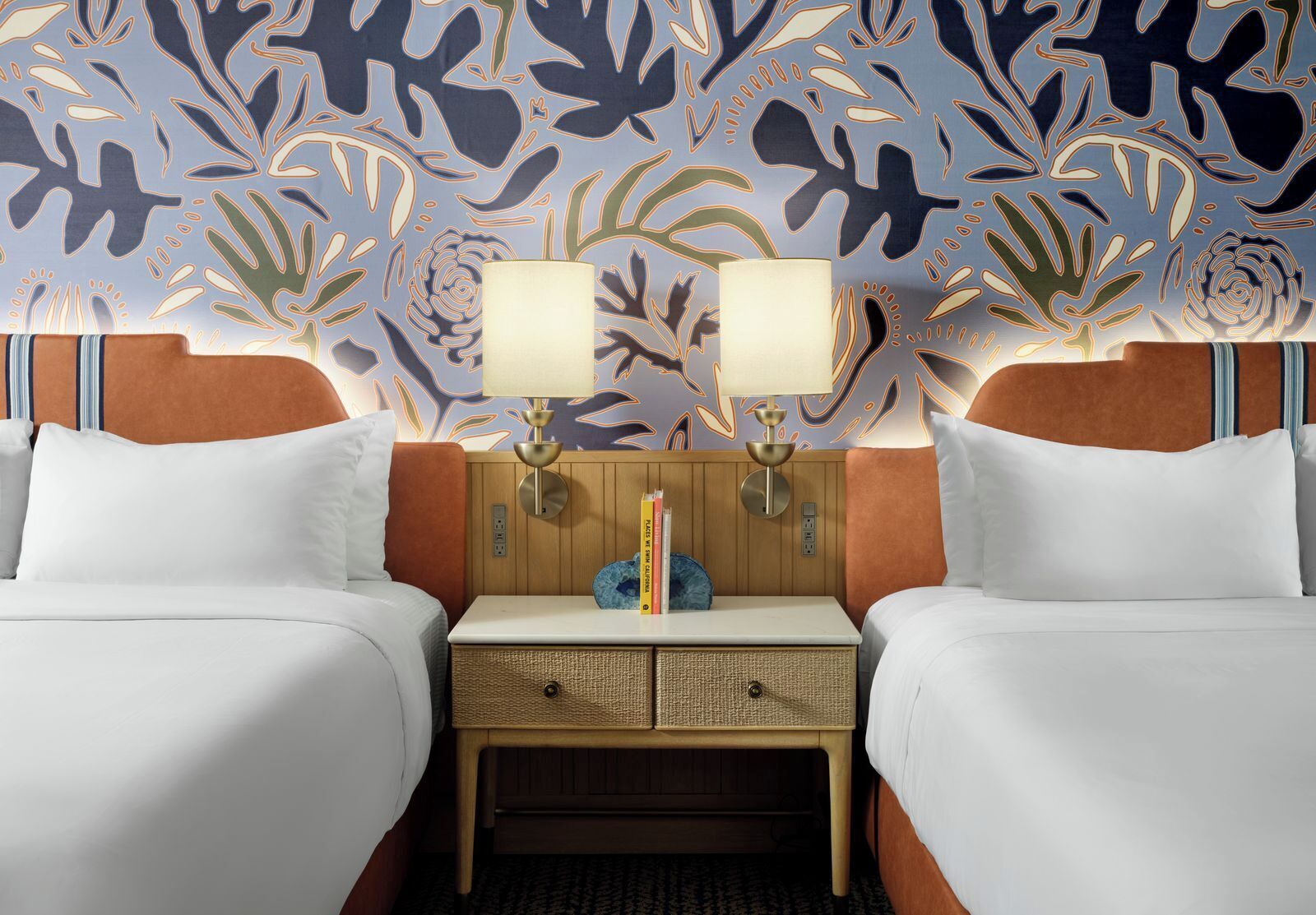 高級寢具、客房內保險箱、書桌、筆電工作空間