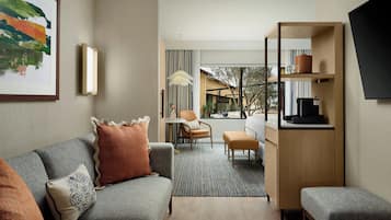 Family Suite, 1 King Bed | Premium bedding, in-room safe, desk, laptop workspace