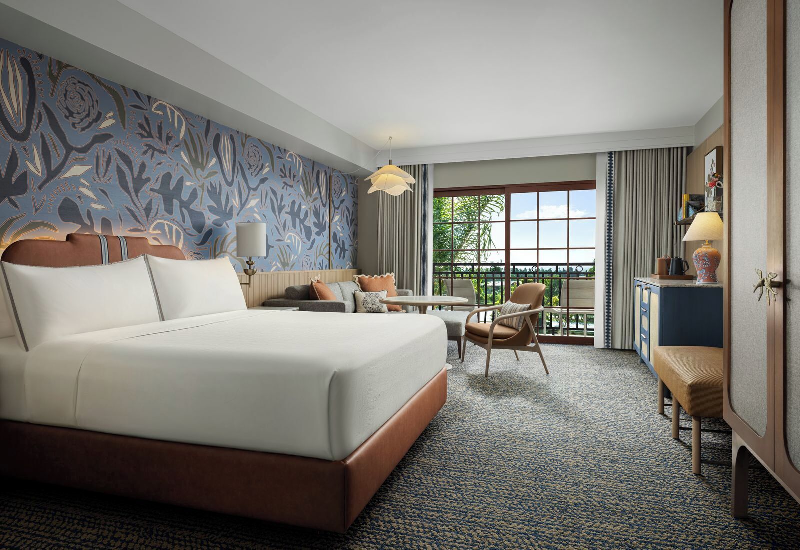 高級寢具、客房內保險箱、書桌、筆電工作空間