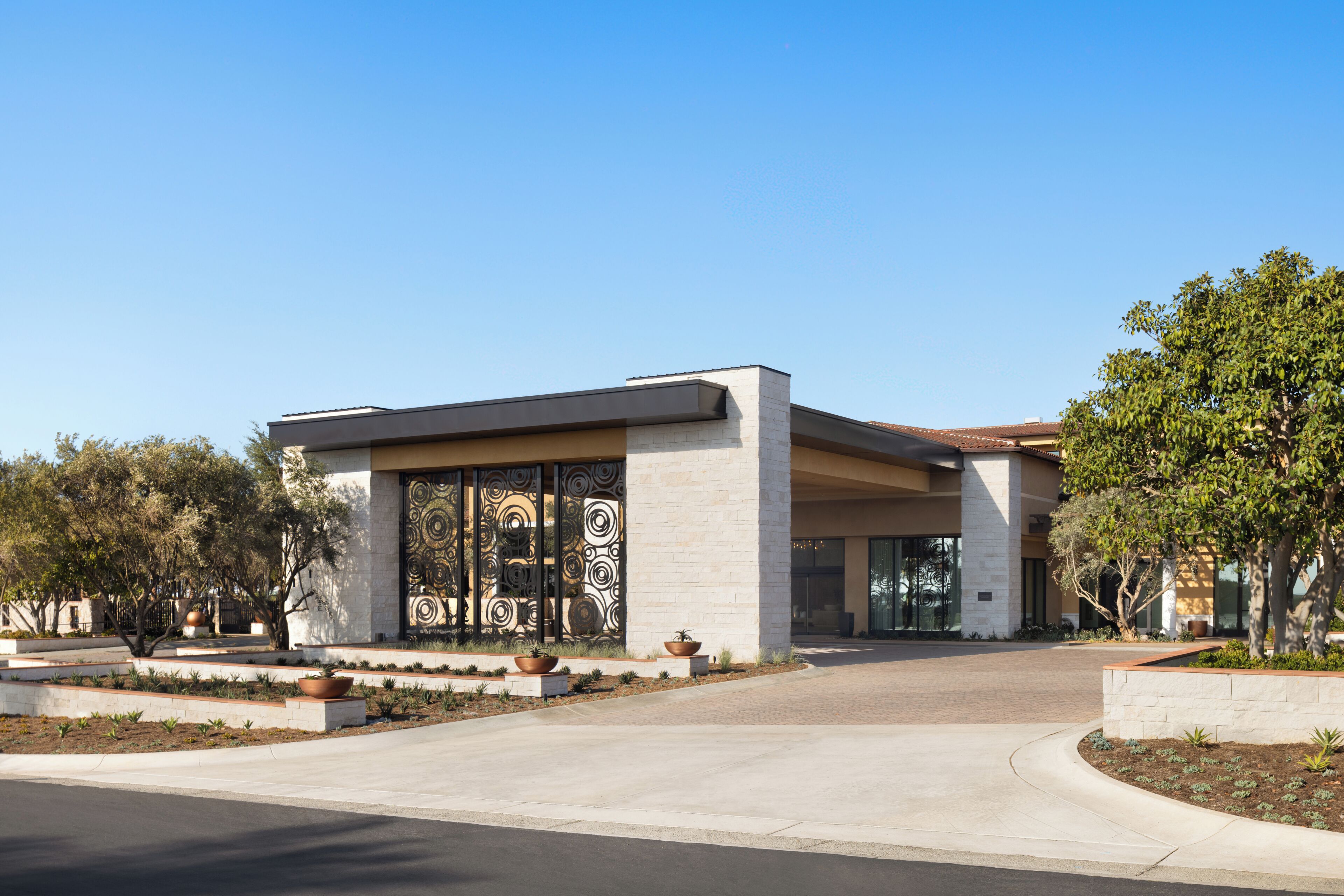 Vista frontal de la propiedad