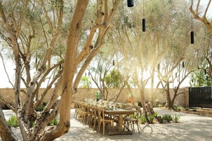 2 restaurantes; se sirve desayuno, almuerzo y cena