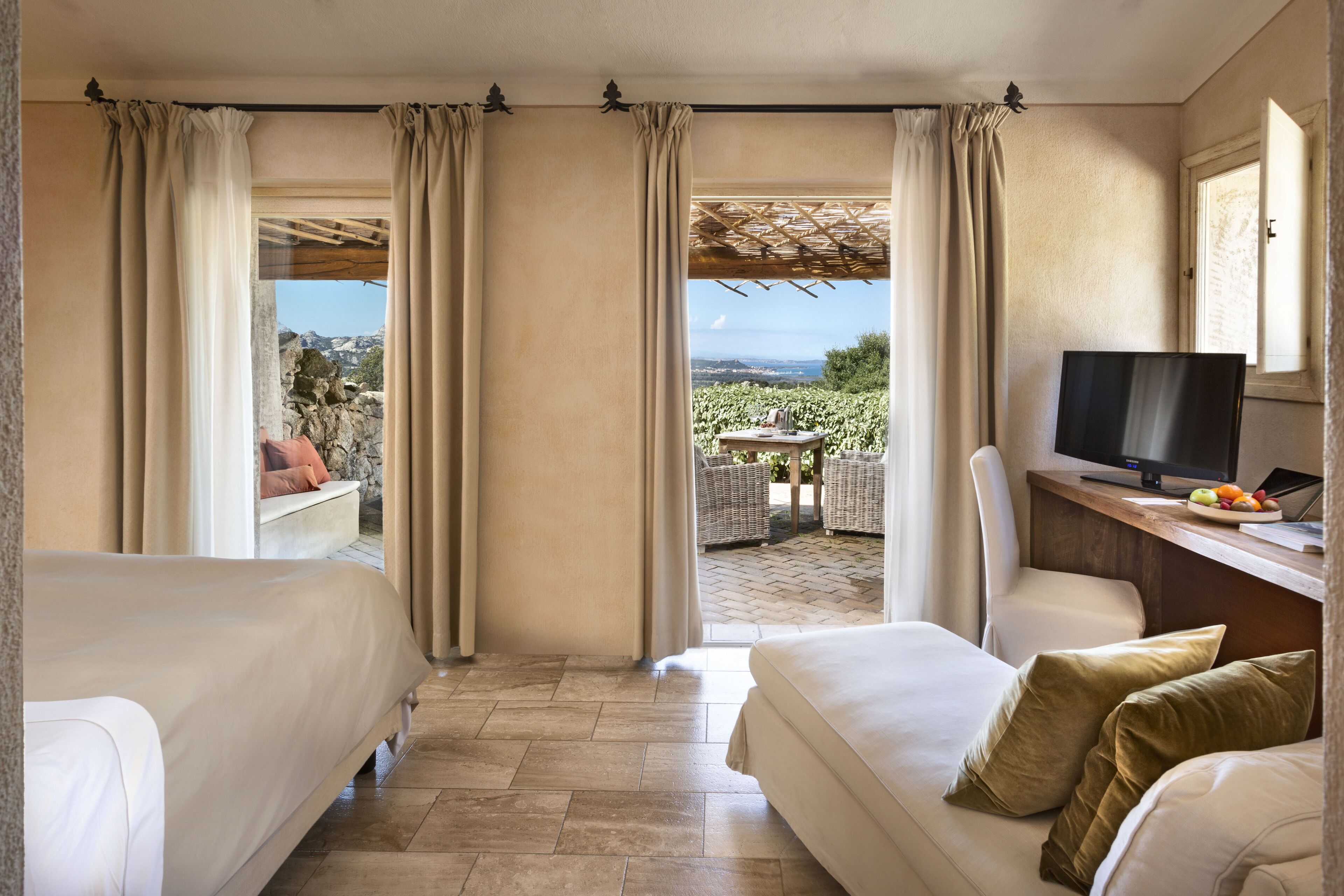 1 bedroom, premium bedding, minibar, in-room safe