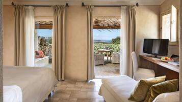 Hochwertige Bettwaren, Minibar, Zimmersafe, Schreibtisch