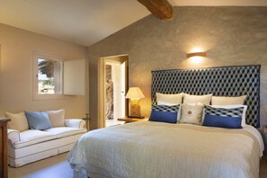 Premium bedding, minibar, in-room safe, desk - Petra Segreta Resort & Spa (Olbia)