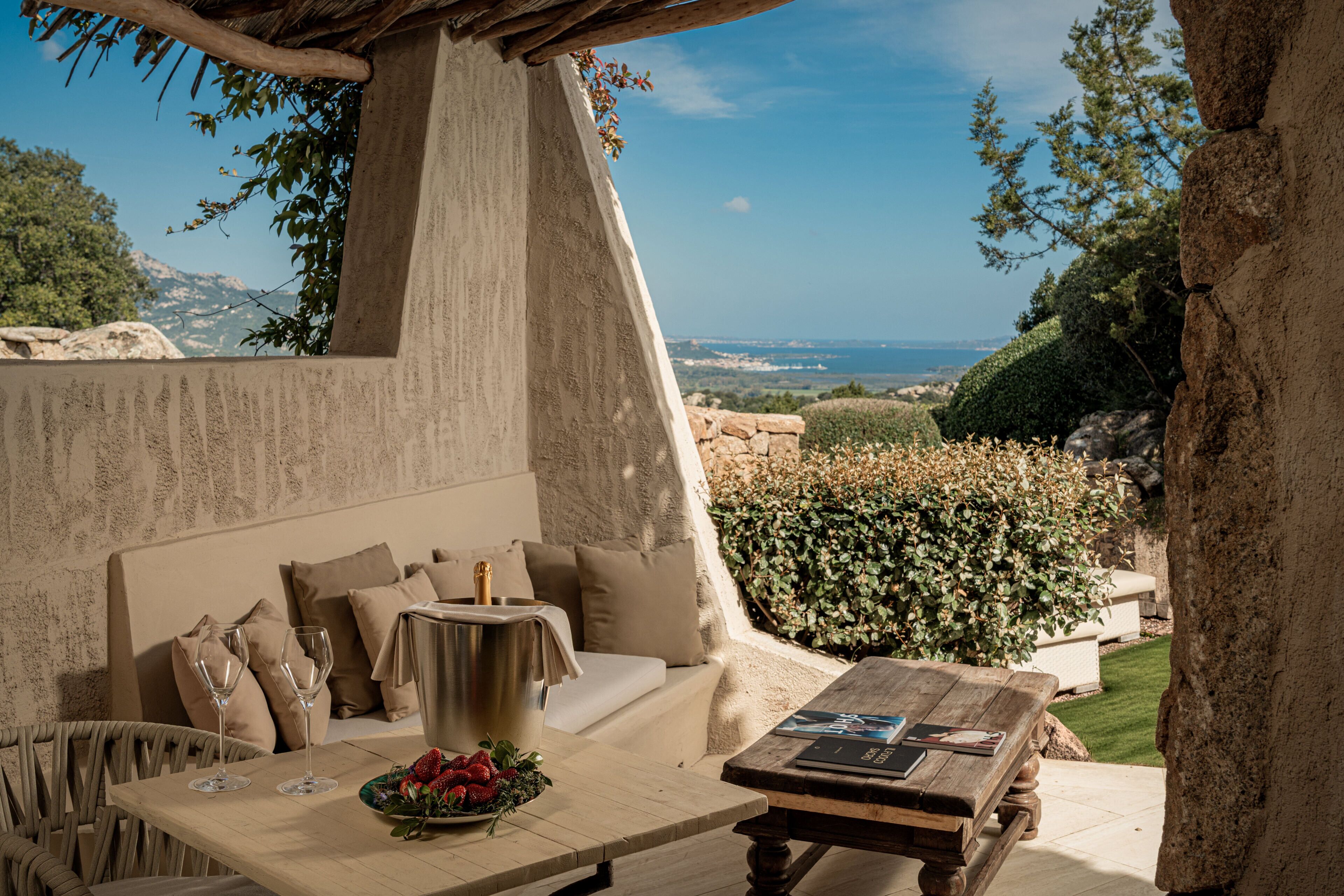 Prestige double room with sea view and exterior plunge pool | Premium bedding, minibar, in-room safe, desk