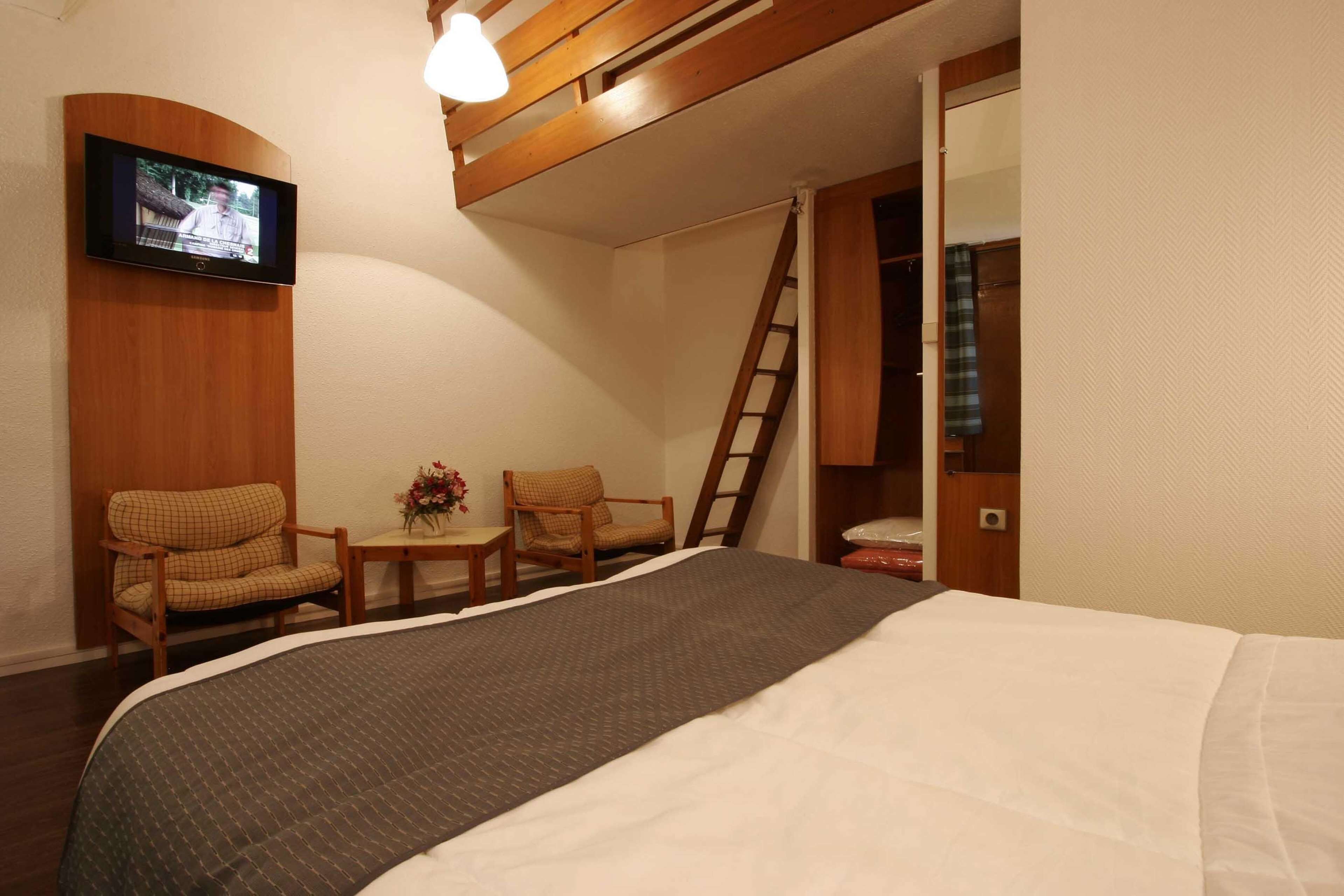 Literie de qualité, ameublement unique, bureau