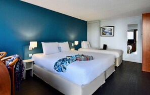 Chambre Standard, plusieurs lits | Literie de qualité supérieure, bureau