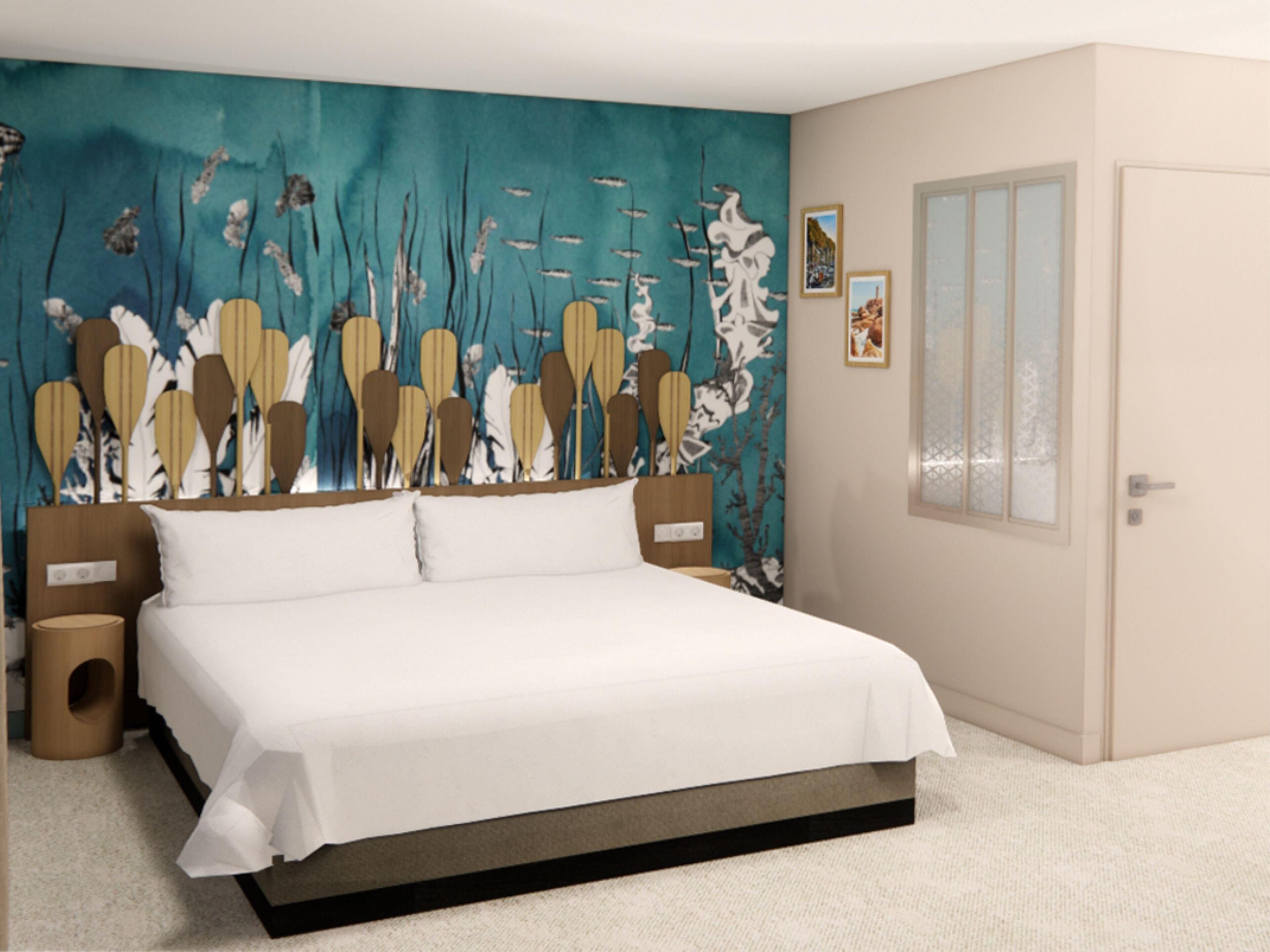 Una camera da letto con un letto, un affresco, una finestra e una porta.