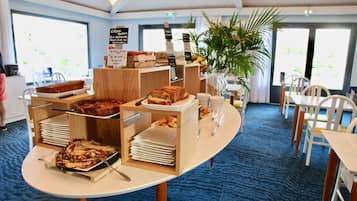 Daily buffet breakfast (EUR 13.90 per person)