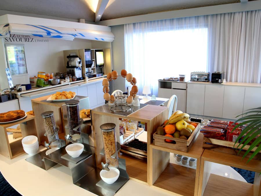 Daily buffet breakfast for a fee