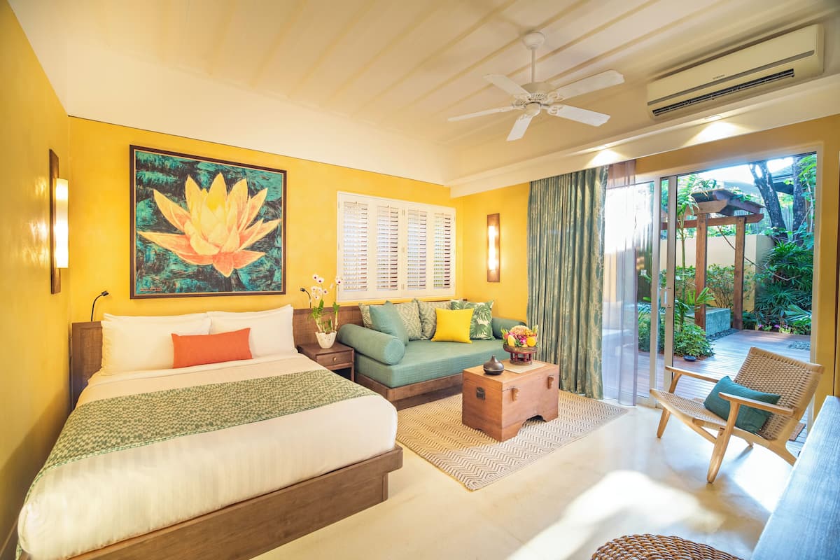 Premium bedding, pillowtop beds, minibar, in-room safe
