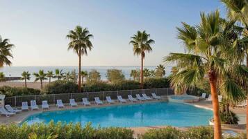 Minibar, coffres-forts dans les chambres, bureau, chambres insonorisées