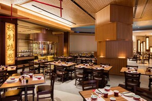 Desayuno continental diario (HKD 248 por persona)