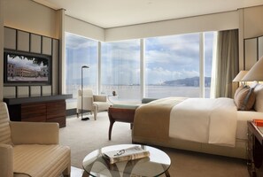 Artículos del minibar gratis y caja de seguridad en la habitación 