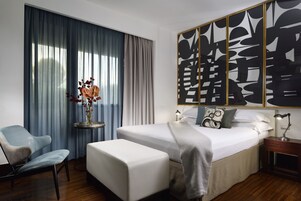 Premium-sengetøj, minibar, pengeskab på værelset, skrivebord