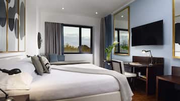 Triple Room | Premium bedding, minibar, in-room safe, desk