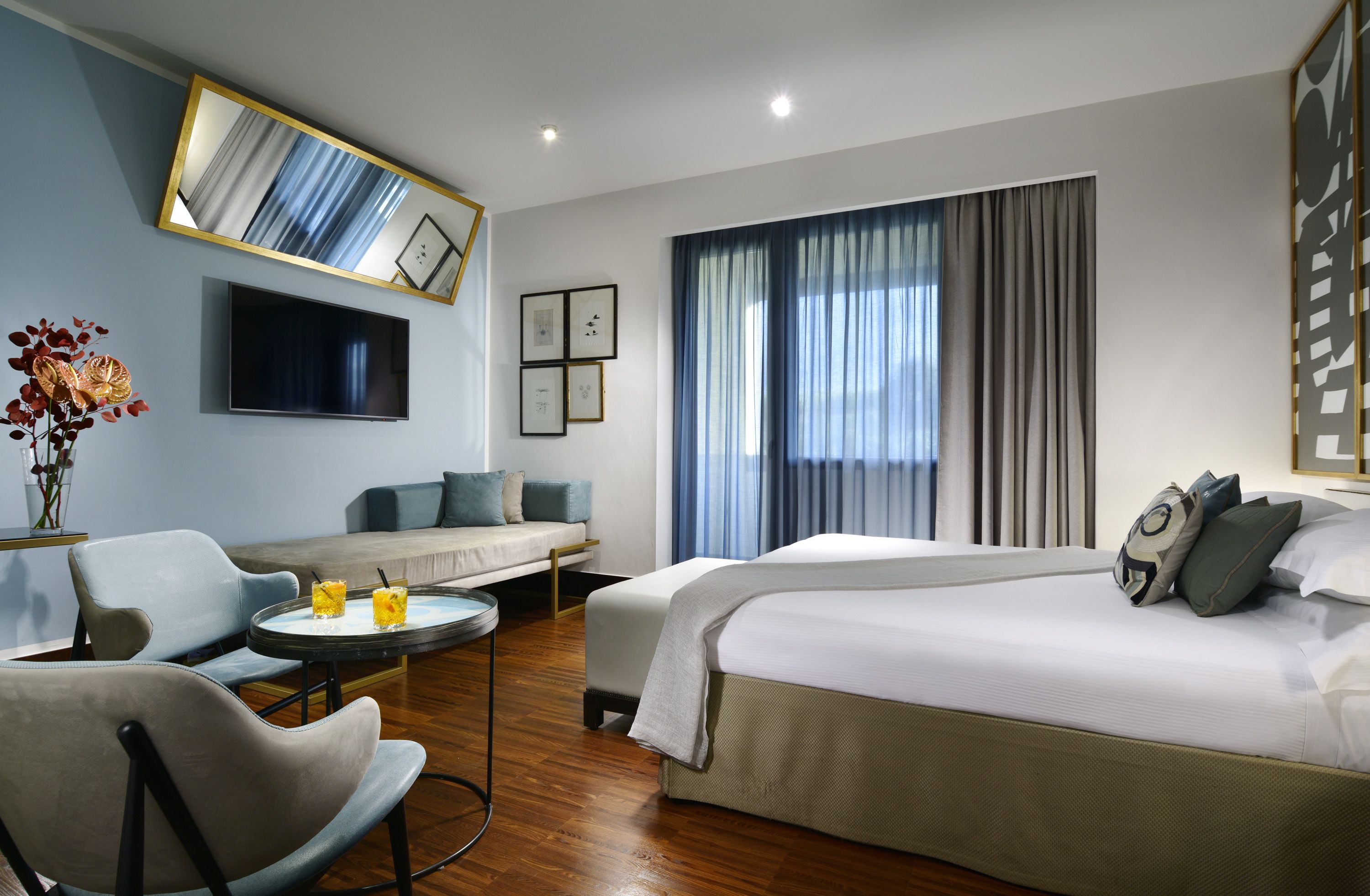triple room | premium bedding, minibar, in-room safe, desk
