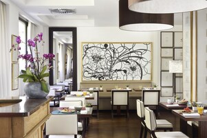 Komplet morgenmad hver dag (14 EUR pr. person)