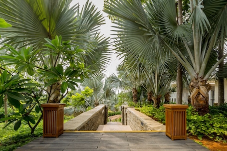 Property grounds. Hyatt Hyderabad Gachibowli
