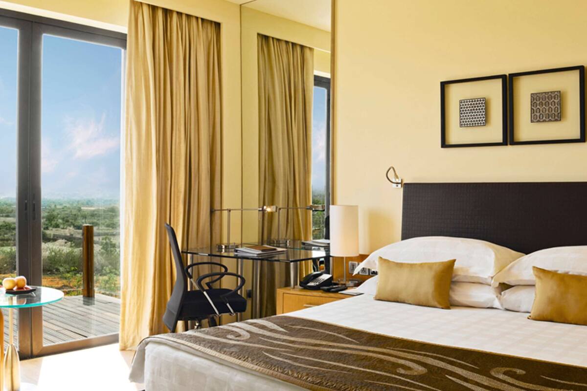 deluxe room, 1 king bed, balcony (hyatt) | 1 bedroom, in-room safe, desk, laptop workspace