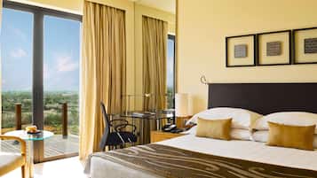 Deluxe Room, 1 King Bed, Balcony (Hyatt) | 1 bedroom, in-room safe, desk, laptop workspace