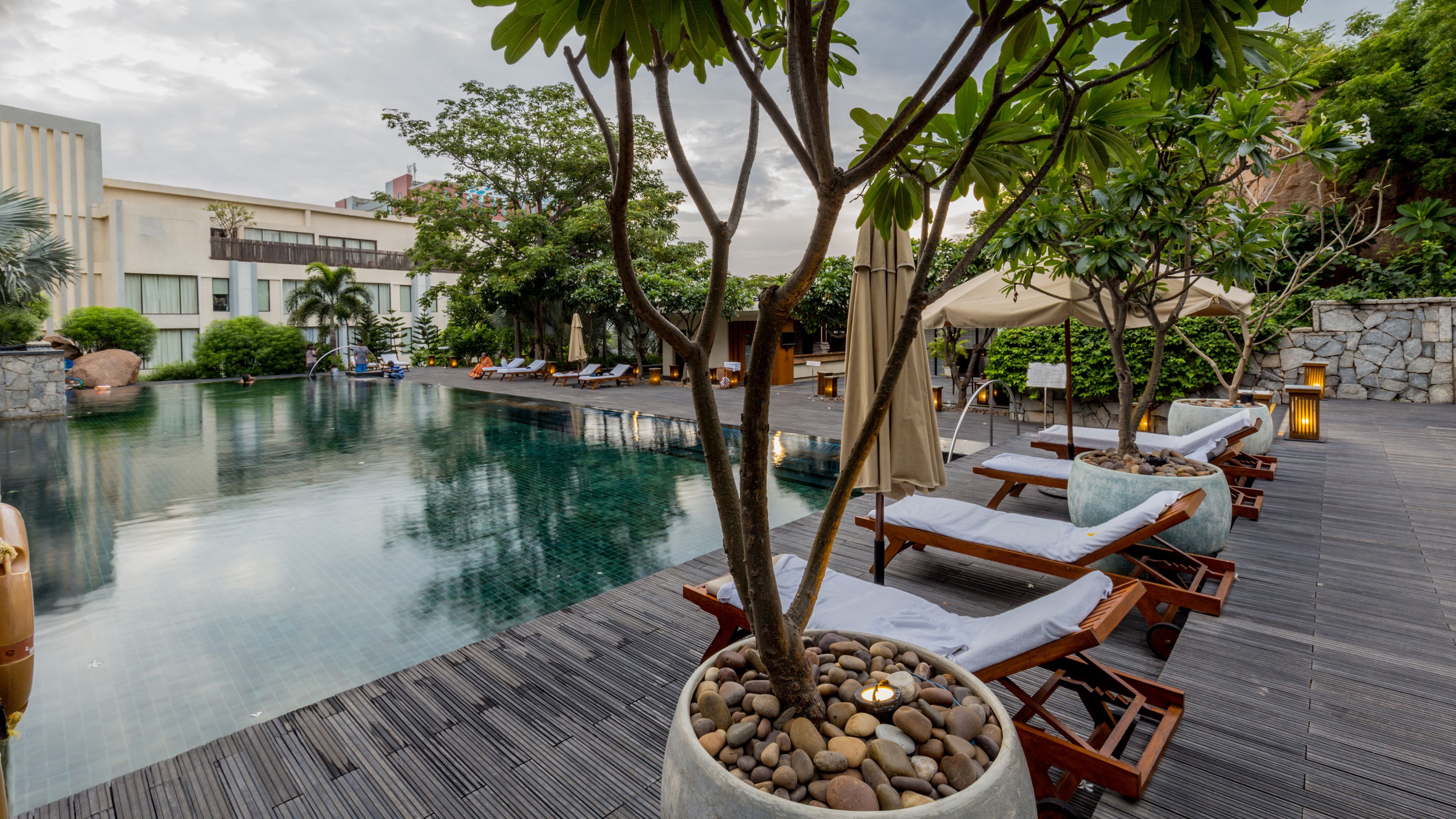 outdoor pool, open 7:00 am to 7:00 pm, pool umbrellas, pool loungers