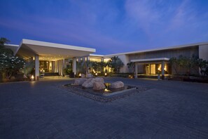 Front of property - Hyatt Hyderabad Gachibowli (Hyderabad)