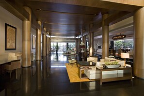 Lobby - Hyatt Hyderabad Gachibowli (Hyderabad)