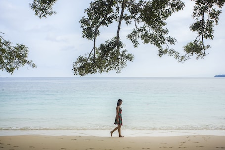 Área de juegos infantiles al aire libre. Swiss-Belhotel Manokwari