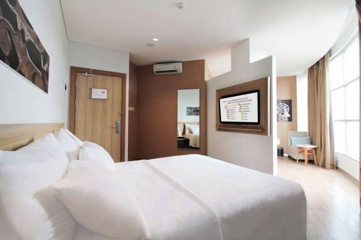 Ropa de cama de alta calidad, minibar, caja fuerte y escritorio