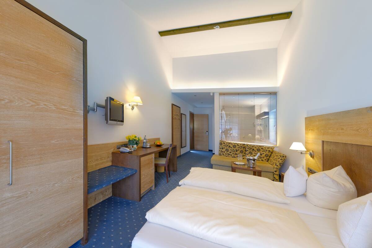 deluxe double room | hypo-allergenic bedding, down duvets, in-room safe, desk