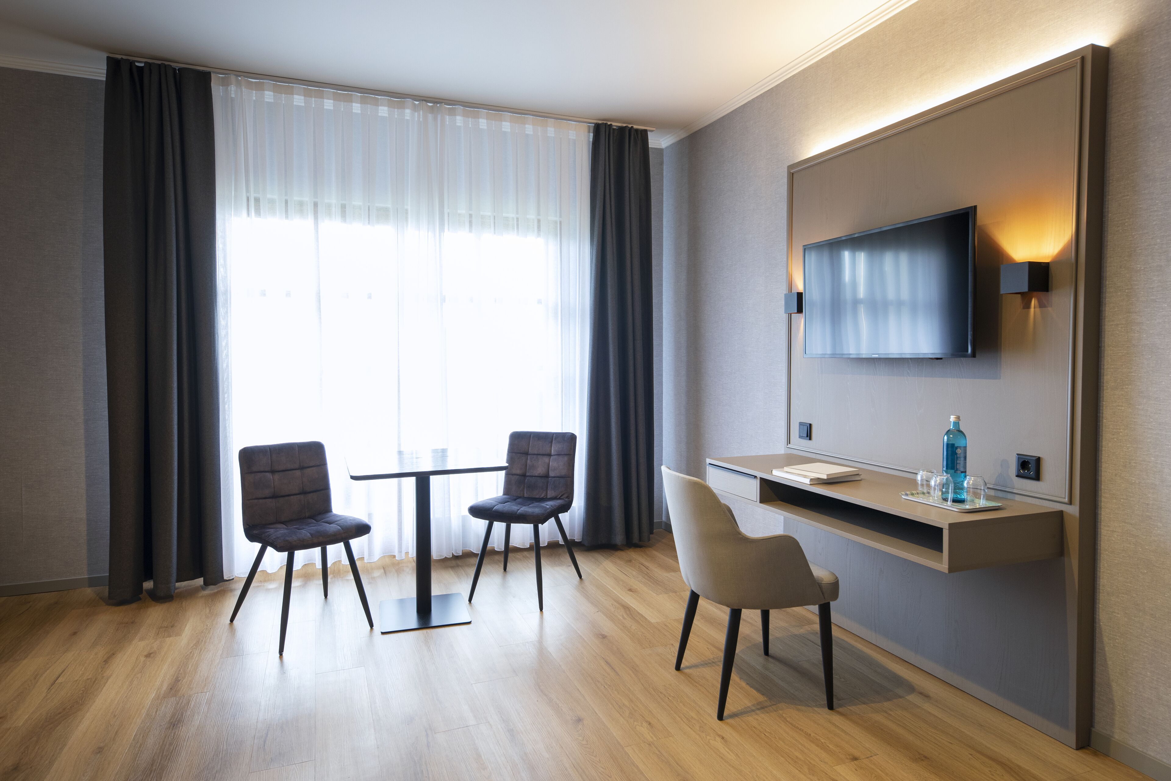 hypo-allergenic bedding, in-room safe, individually furnished, desk