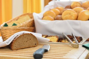 Petit déjeuner buffet servi tous les jours en supplément