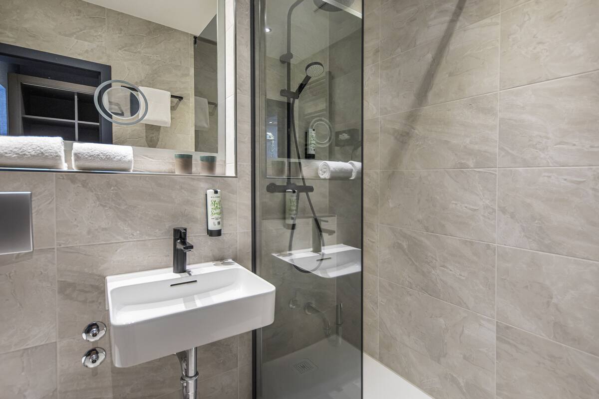 comfort double room | bathroom | shower, hair dryer, towels