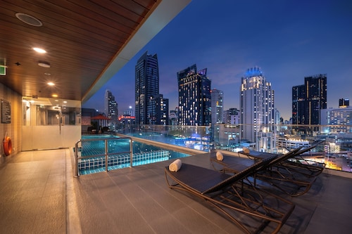 Adelphi Suites Bangkok